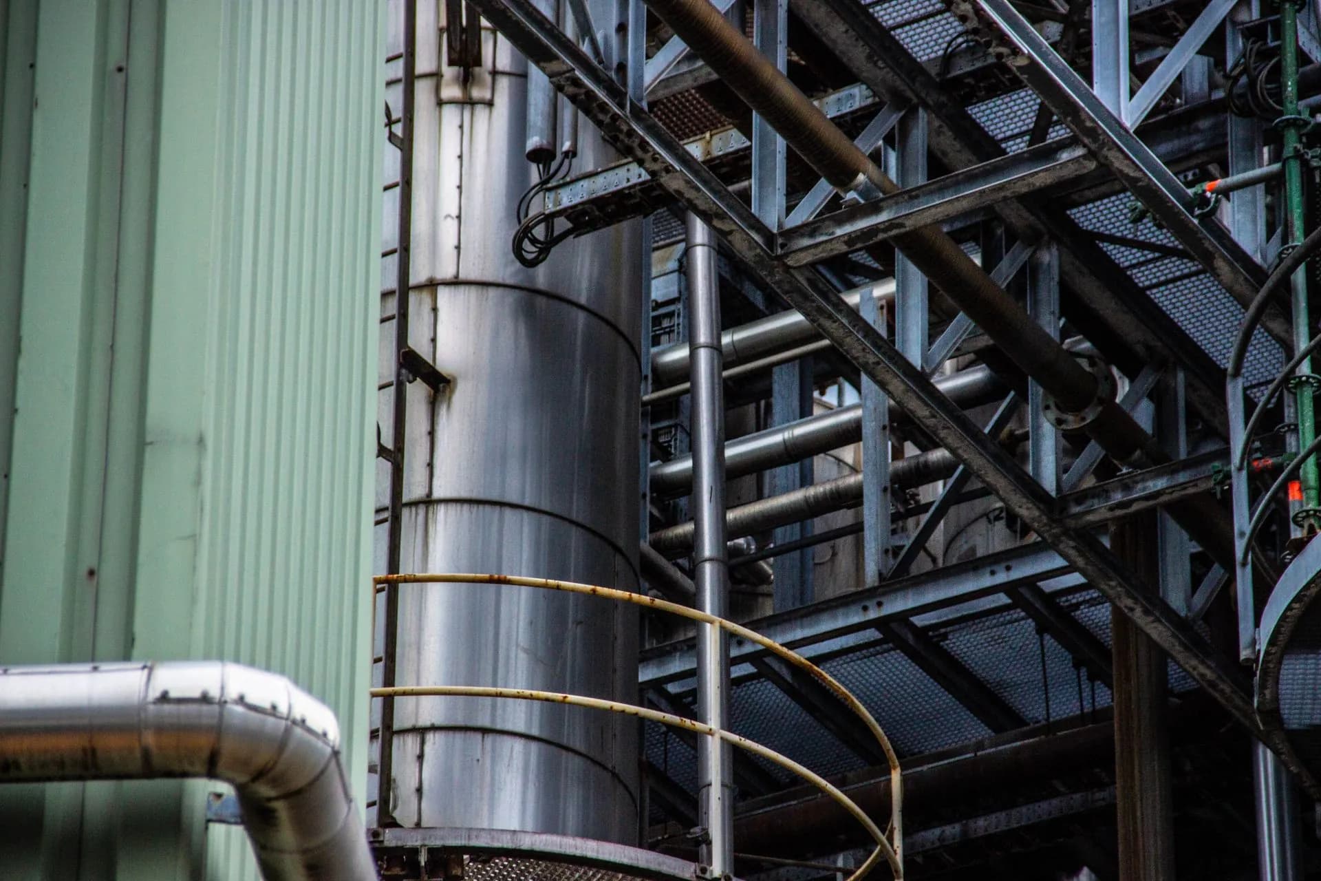 Steel frames and vessels alongside process pipework